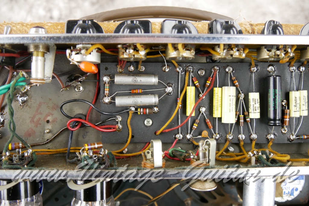 img/vintage/6029/Fender Bassman_5F6A_Tweed_narrow_panel_1960-011.jpg